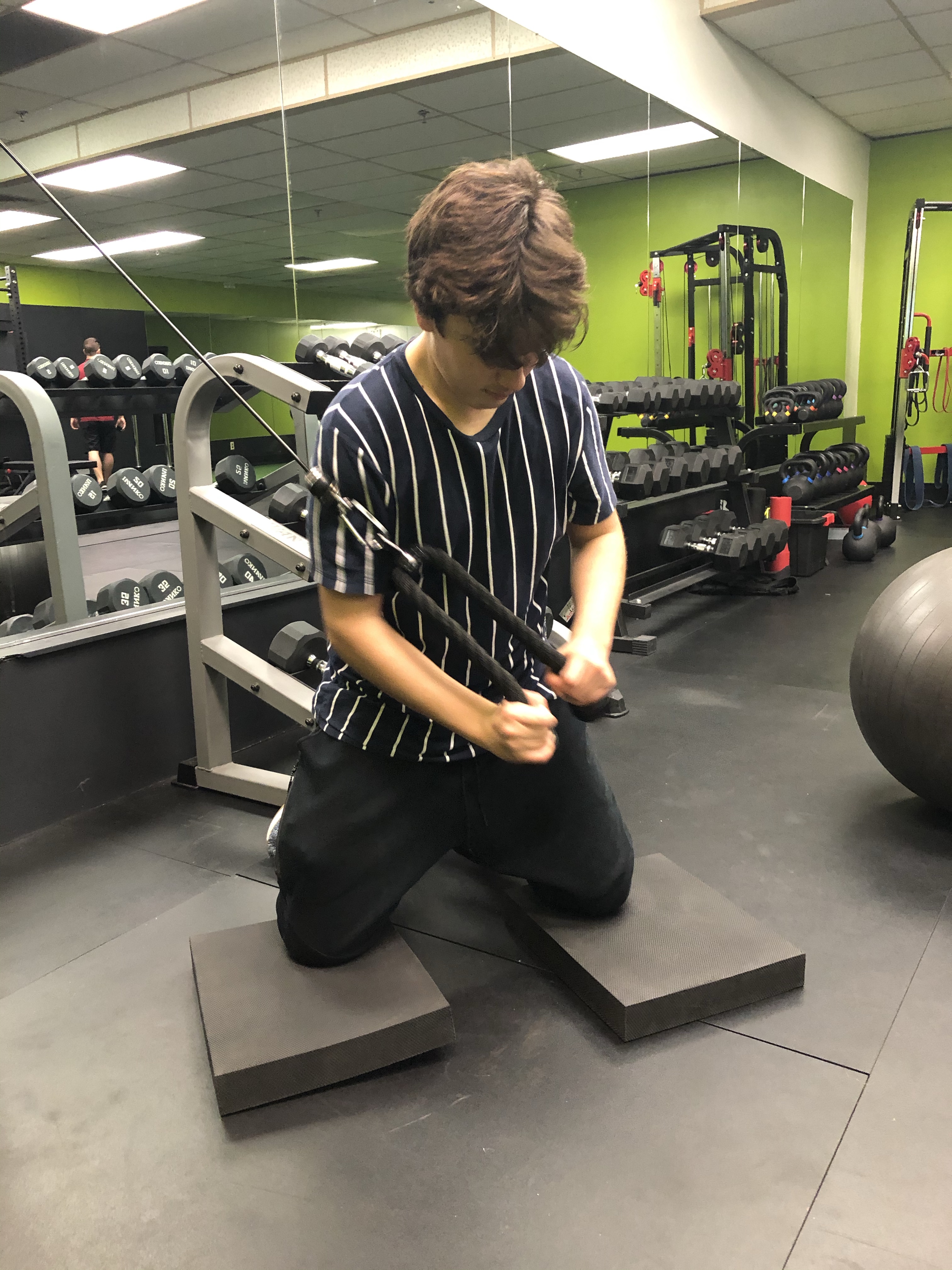 Tall Kneeling Cable Chop